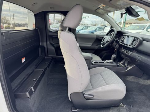 Used 2023 Toyota Tacoma SR image 31