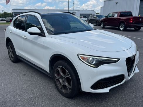 Used 2023 Alfa Romeo Stelvio Sprint RWD image 3