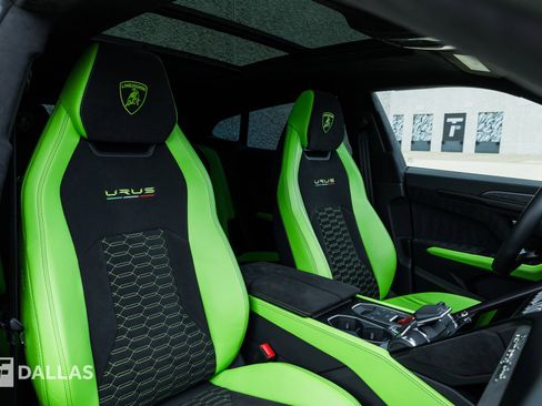 Used 2021 Lamborghini Urus AWD/4WD image 44