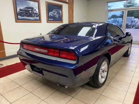 Used 2014 Dodge Challenger SXT image 7