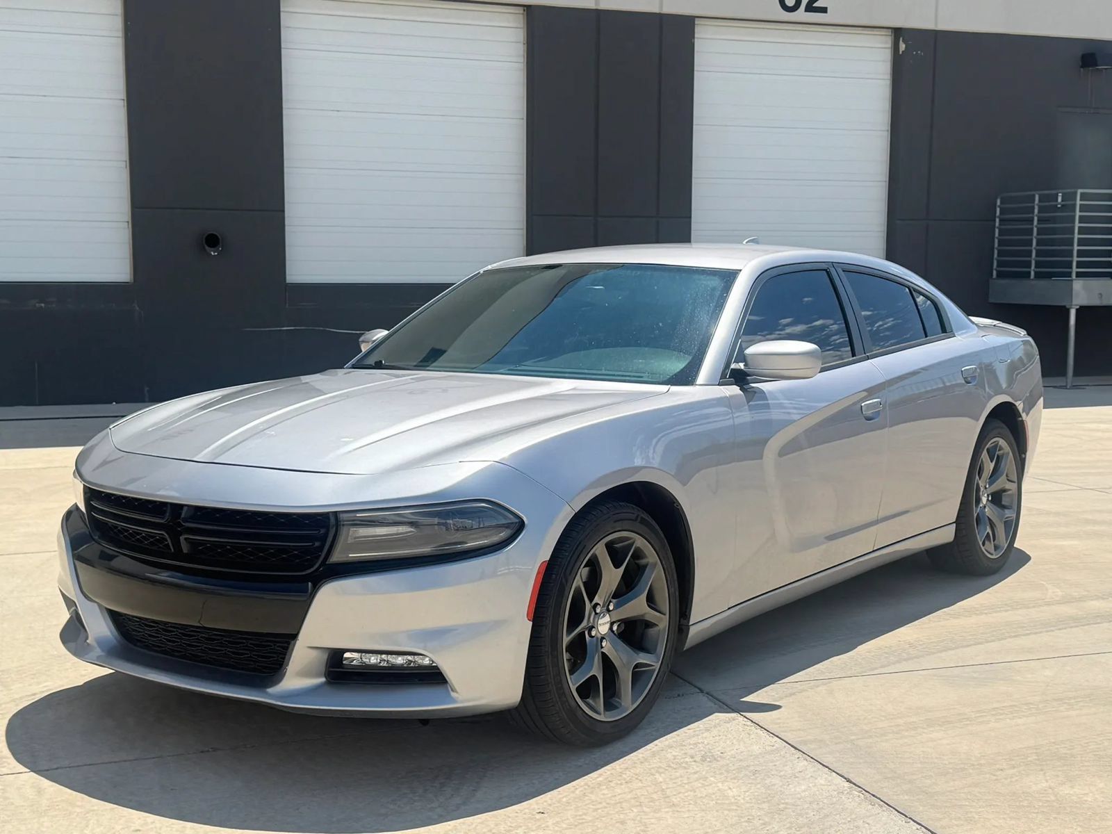 Used 2015 Dodge Charger SXT RWD image 9