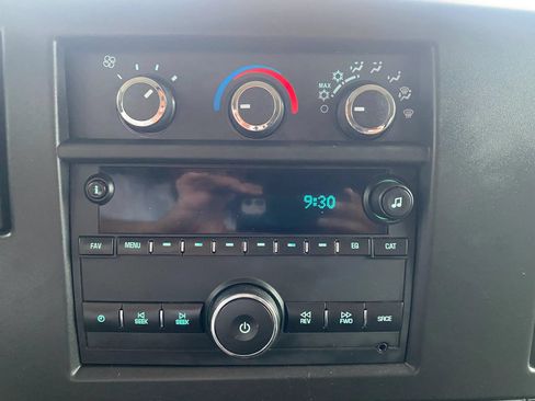 Used 2018 Chevrolet Express 3500 LS RWD image 13