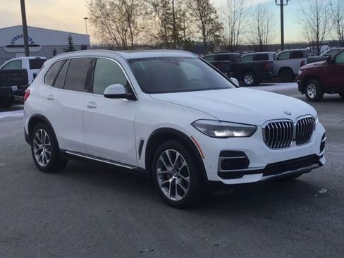 Used 2023 BMW X5 xDrive40i w/ Premium Package image 2