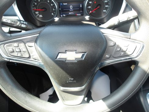 Used 2023 Chevrolet Equinox LT image 18