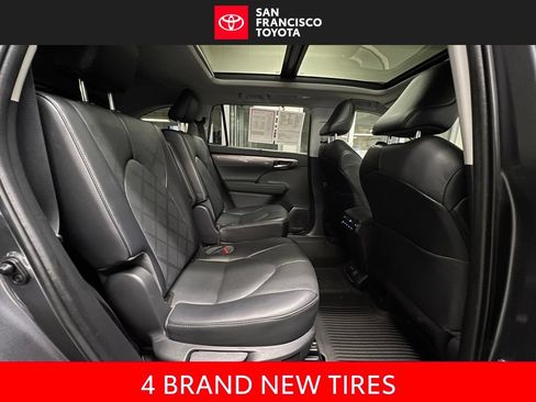 Used 2022 Toyota Highlander Platinum AWD/4WD image 19