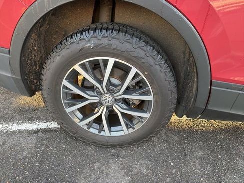 Used 2019 Volkswagen Tiguan SE w/ Panoramic Sunroof Package image 15