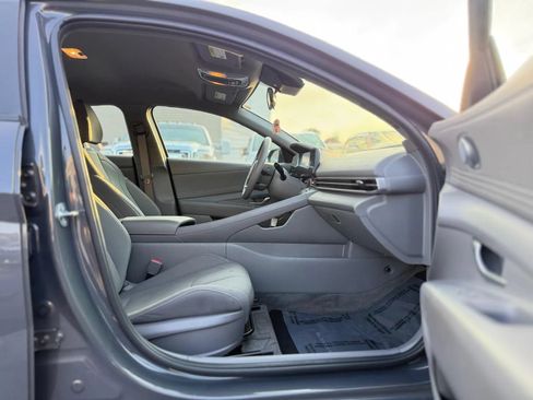 Used 2023 Hyundai Elantra SEL w/ Convenience Package FWD image 11