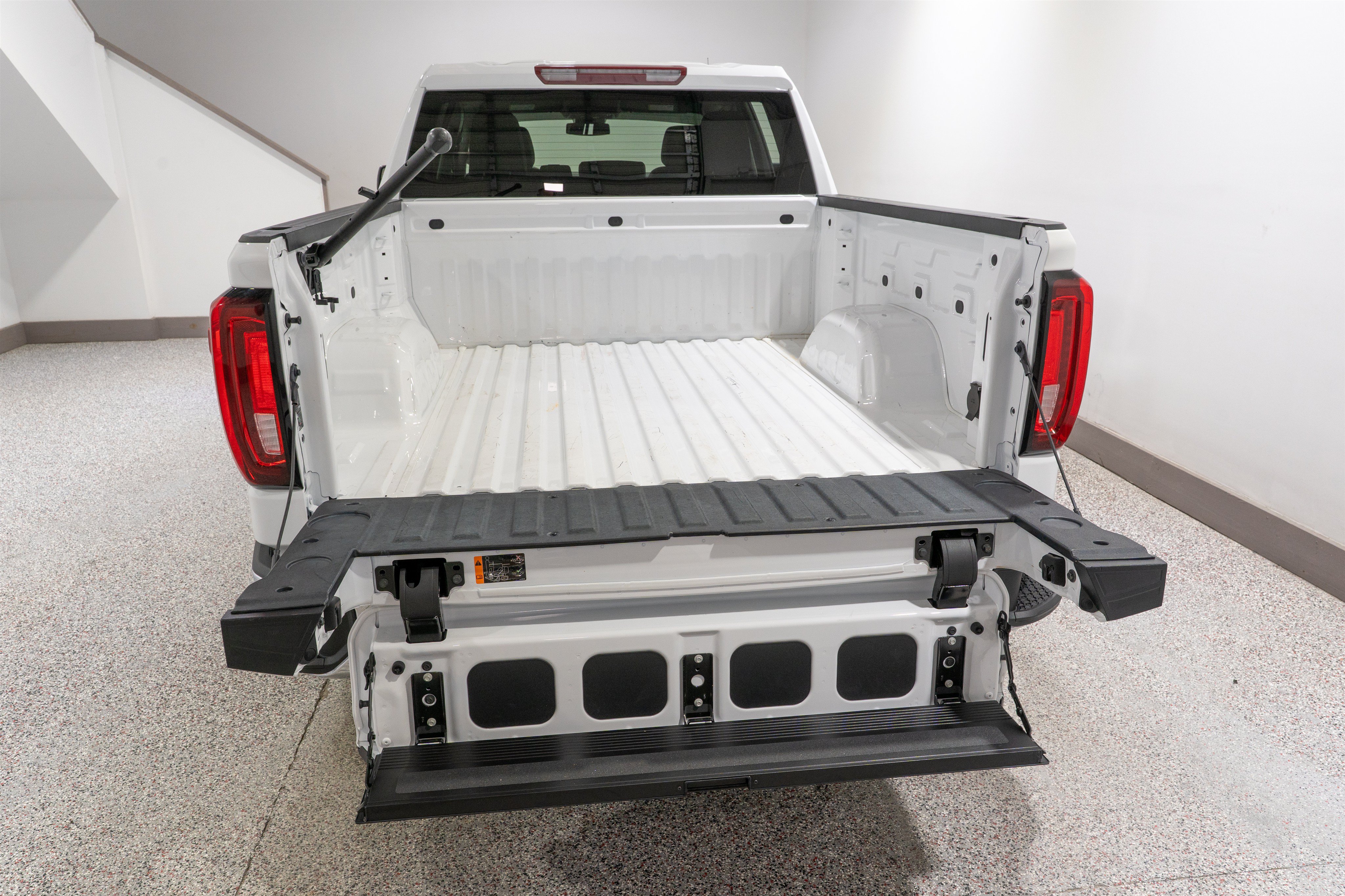 Used 2025 GMC Sierra 1500 SLT AWD/4WD image 11