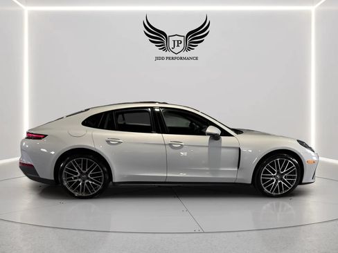 Used 2024 Porsche Panamera image 8