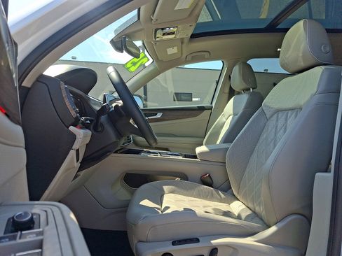 Used 2025 Volkswagen Atlas SEL Premium R-Line image 13