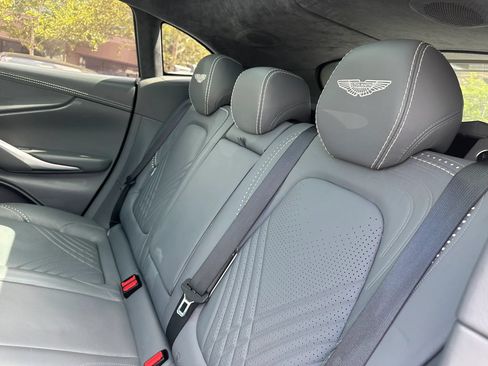 Used 2021 Aston Martin DBX AWD/4WD image 21