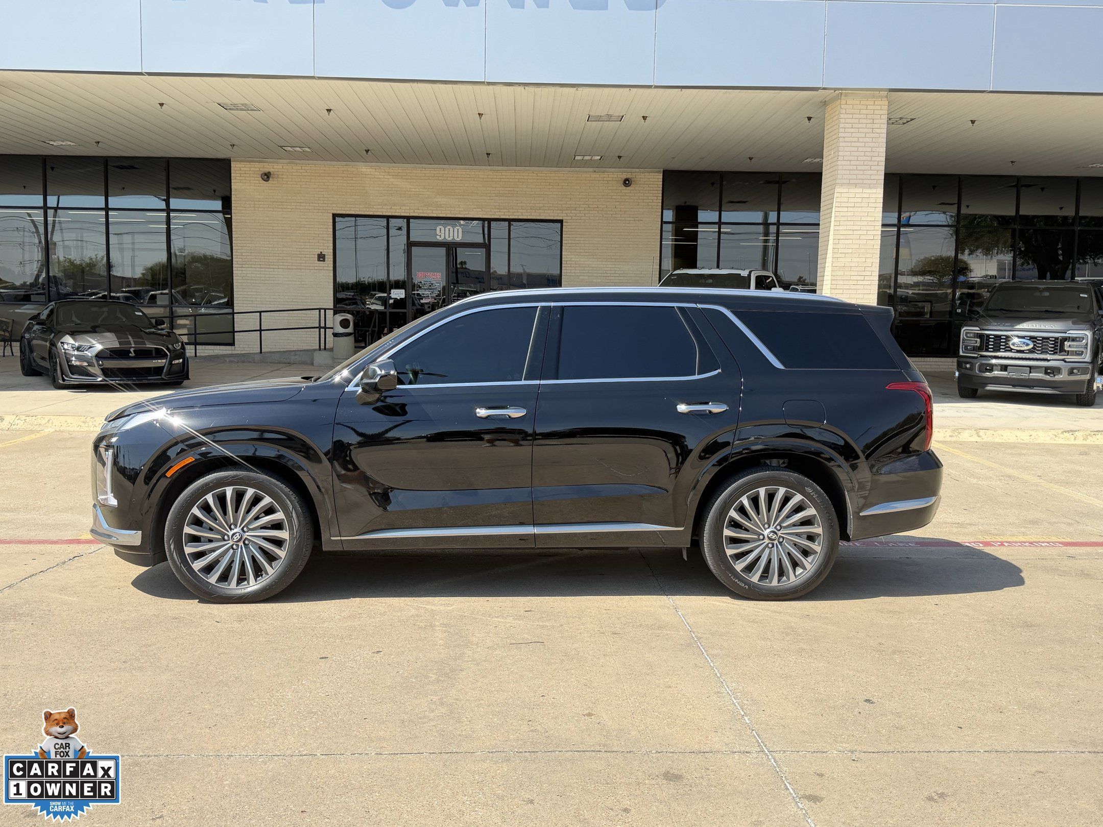 Used 2024 Hyundai Palisade Calligraphy FWD image 2