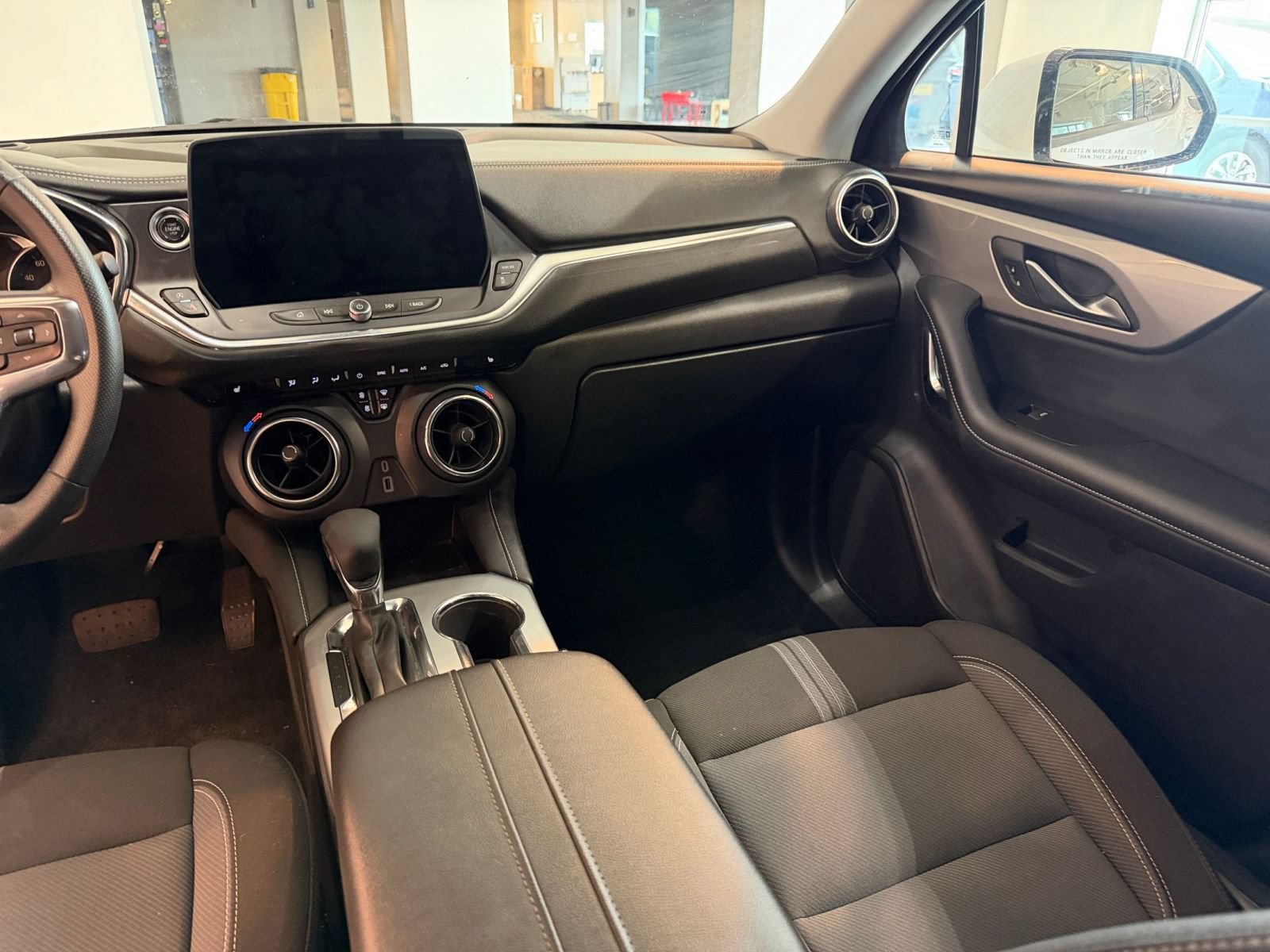 Used 2025 Chevrolet Blazer LT FWD image 34