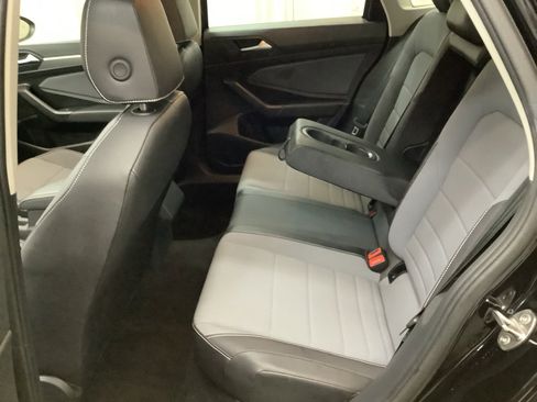 Used 2025 Volkswagen Jetta SE image 27