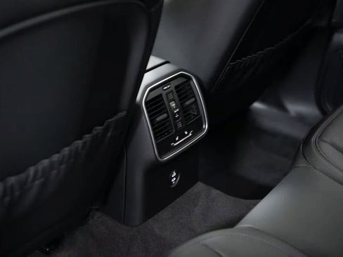 Certified 2026 Porsche Macan AWD/4WD image 37
