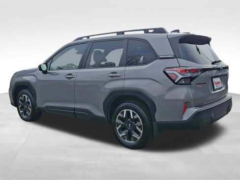 Used 2025 Subaru Forester Premium AWD/4WD image 4