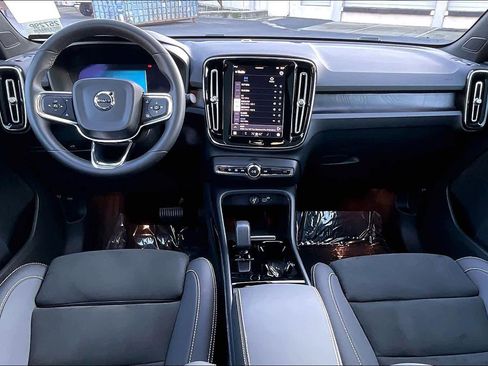 Used 2023 Volvo C40 P8 Recharge Ultimate image 18