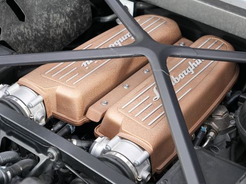 Used 2018 Lamborghini Huracan Performante image 11