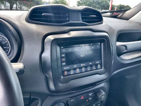 Used 2021 Jeep Renegade Latitude FWD image 13