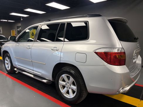 Used 2010 Toyota Highlander 2WD image 3