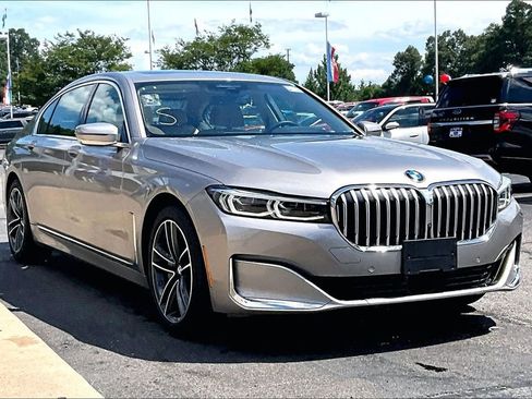 Used 2022 BMW 750i xDrive AWD/4WD image 1