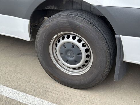 Used 2024 Mercedes-Benz Sprinter 2500 w/ Acoustic Package image 4