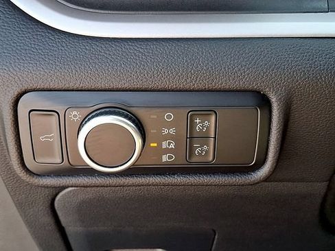Used 2023 Ford Explorer XLT AWD/4WD image 25