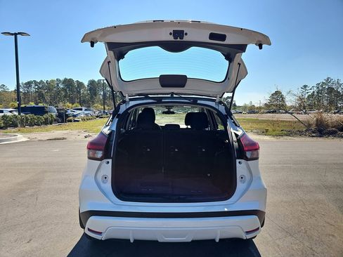 Used 2023 Nissan Kicks SV image 16