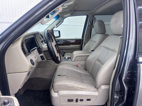 Used 2014 Lincoln Navigator 4WD image 9