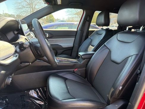 Used 2024 Jeep Compass Latitude image 20