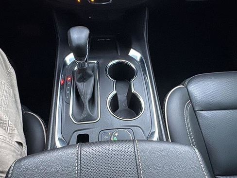 Used 2023 Chevrolet Traverse Premier image 27