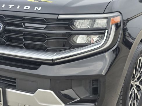Used 2025 Ford Expedition Platinum AWD/4WD image 10