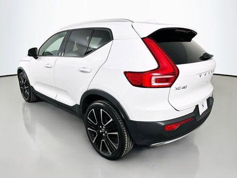 Used 2019 Volvo XC40 T5 Momentum image 7