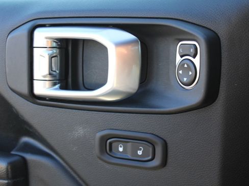 Used 2018 Jeep Wrangler Unlimited Rubicon image 17