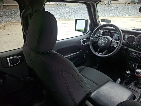 Used 2018 Jeep Wrangler Unlimited Sport AWD/4WD image 14