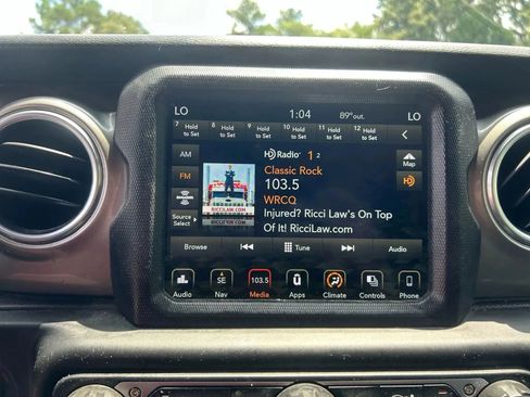 Used 2018 Jeep Wrangler Unlimited Sahara image 16