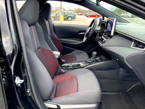 Used 2025 Toyota Corolla SE w/ SE Premium Package image 9