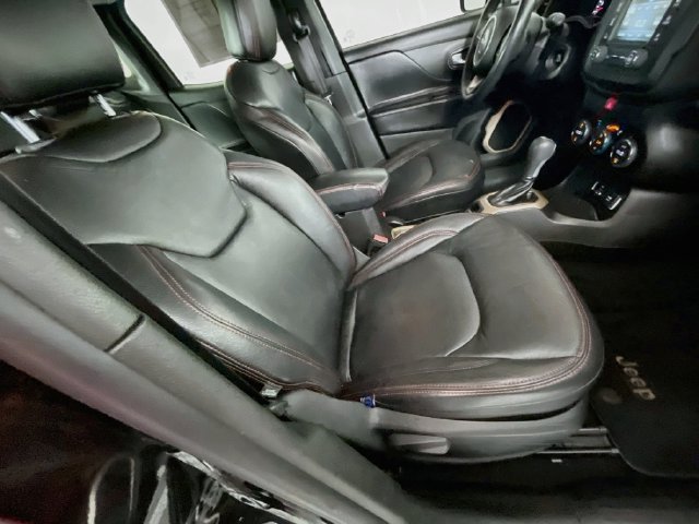 Used 2015 Jeep Renegade Latitude w/ Popular Equipment Group FWD image 28