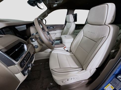 Used 2025 GMC Yukon Denali w/ Advanced Technology Package AWD/4WD image 20