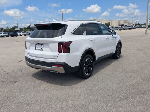 Certified 2025 Kia Sorento S AWD/4WD image 5