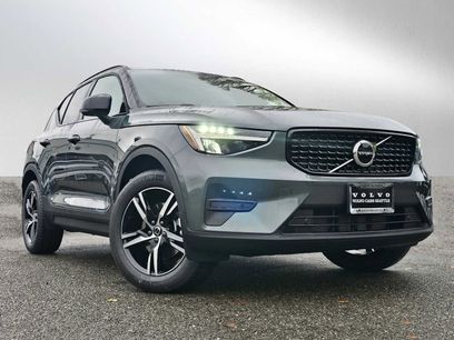 New 2026 Volvo XC40 B5 Core w/ Climate Package