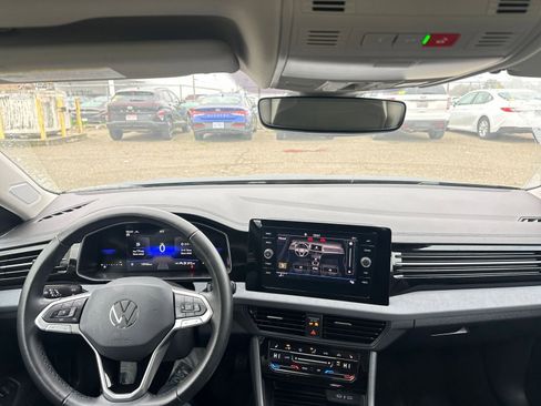 Used 2025 Volkswagen Jetta SE image 33