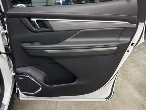 Used 2025 Buick Enclave Preferred image 24