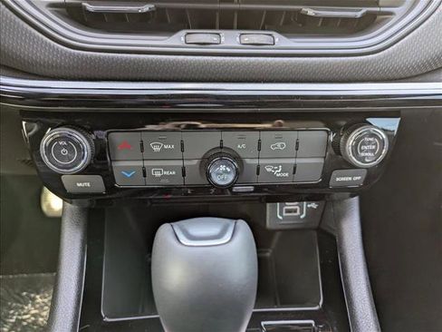 New 2026 Jeep Compass Latitude image 19