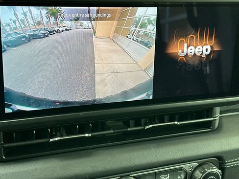 Used 2025 Jeep Wrangler Unlimited Rubicon image 19