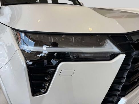Used 2025 Lexus GX 550 w/ Accessory Package (2T) AWD/4WD image 13