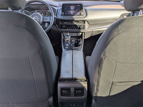 Used 2023 Nissan Rogue SV image 30