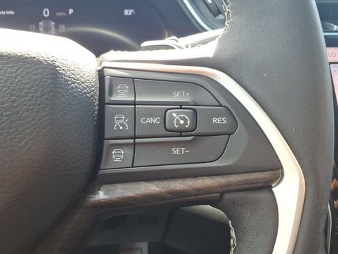 Certified 2023 Jeep Grand Cherokee Limited AWD/4WD image 29