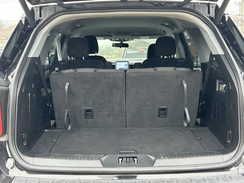 Used 2023 Ford Explorer XLT image 8