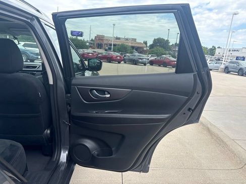 Used 2016 Nissan Rogue SV w/ SV Moonroof Package AWD/4WD image 28